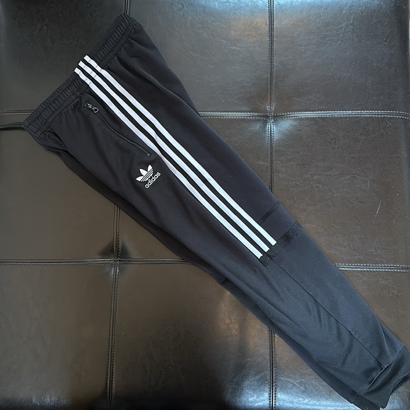 Adidas jogger - Picture 5 of 16